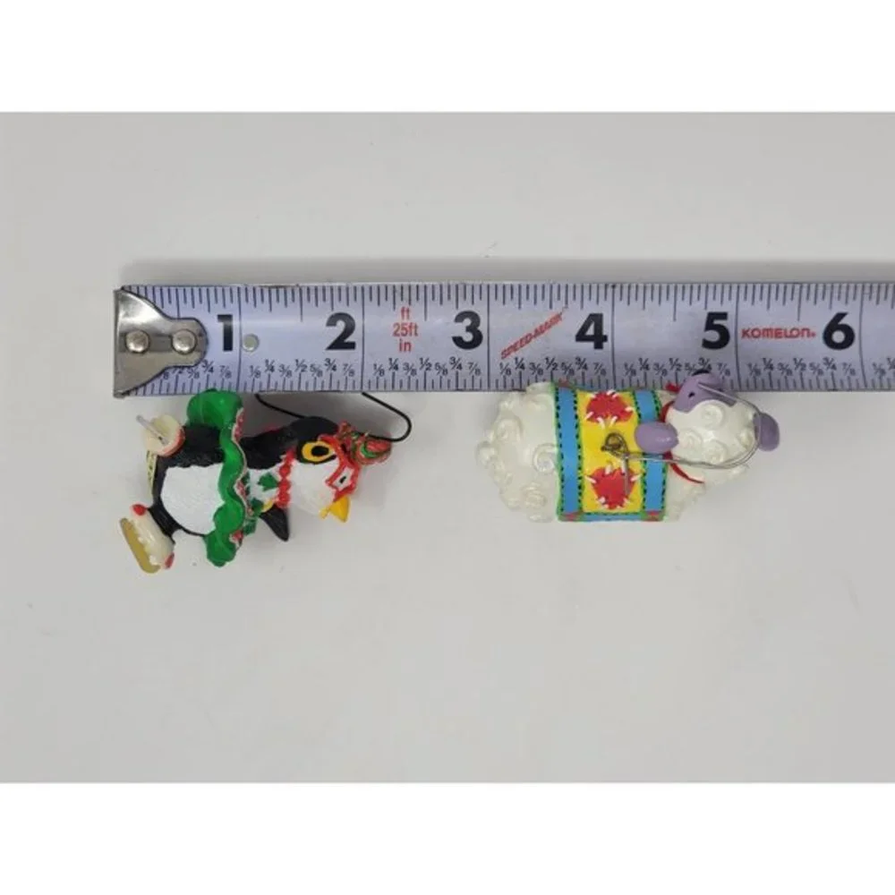 2‎ Carlton Cards Christmas Ornaments 1999 Patty Penguin And Lambie Pie
